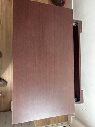 Mesa auxiliar de madera marrón