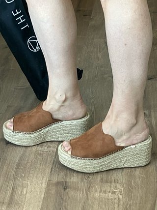 Sandalias cuña esparto marrón