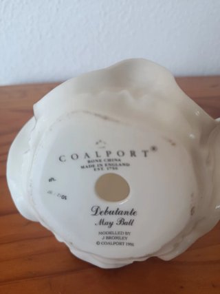 Figura porcelana Coalport Debutante May Ball