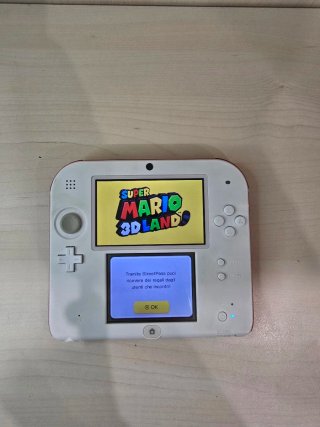 Nintendo 2DS Bianco Rosso + Caricatore e 2 Giochi