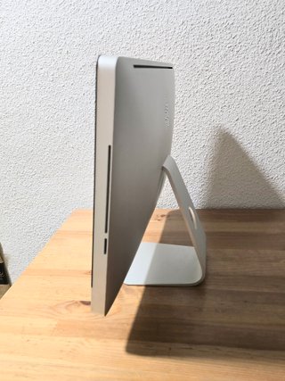 Apple iMac 21.5 (2010) i3 8GB RAM 500GB HDD