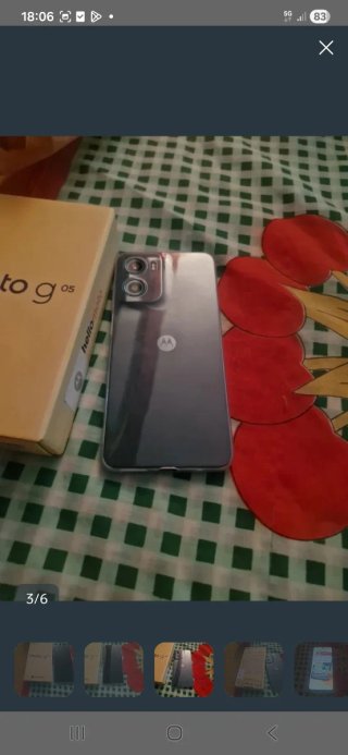 Motorola Moto G05 Caja y Teléfono