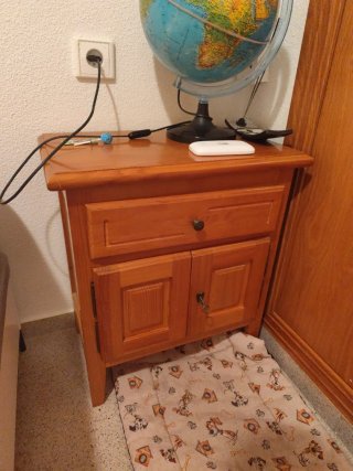 Cómoda de madera con 6 cajones más la mesita