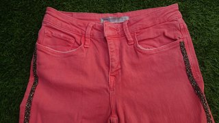 Pantalón Zara rosa con brillos laterales