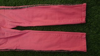 Pantalón Zara rosa con brillos laterales
