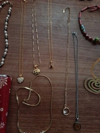 Lote bisutería: collares, pulseras y pendientes