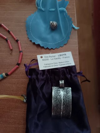 Lote bisutería: collares, pulseras y pendientes