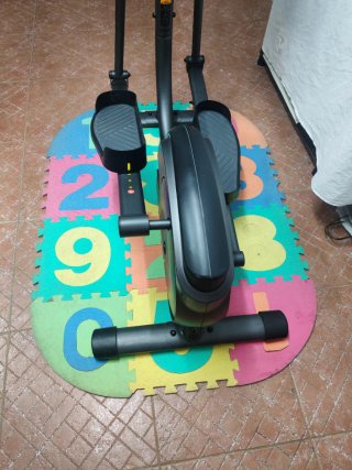 Bicicleta Elíptica Negra y Amarilla