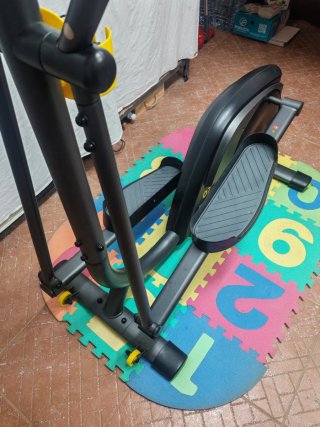 Bicicleta Elíptica Negra y Amarilla