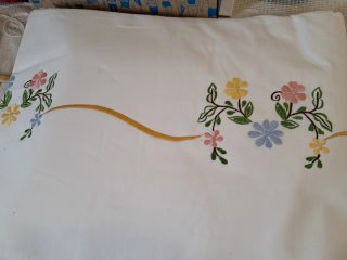 Lenzuola ricamate con fiori