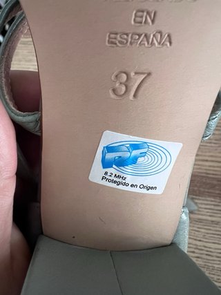 Se venden Zapatos LATOUCHE de piel Talla 37.