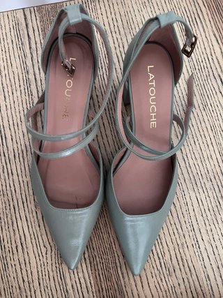 Se venden Zapatos LATOUCHE de piel Talla 37.
