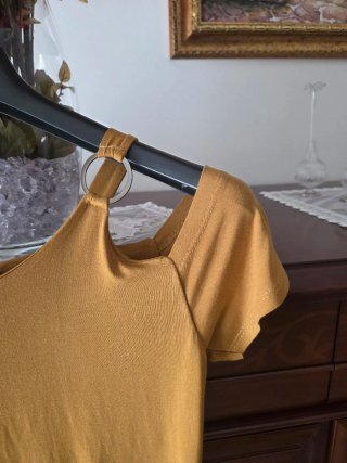 T-shirt donna oro con anello