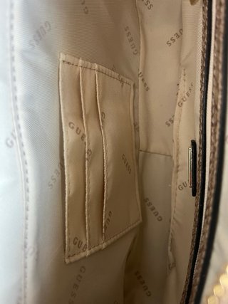 Bolso Guess Monogram Marrón y Dorado