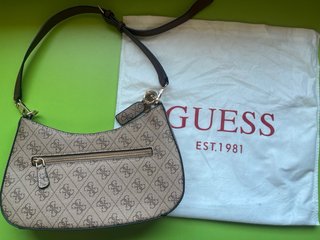 Bolso Guess Monogram Marrón y Dorado