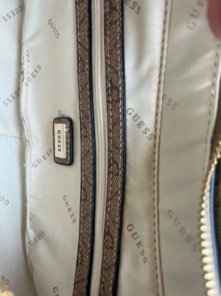 Bolso Guess Monogram Marrón y Dorado