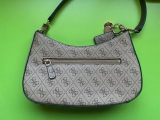 Bolso Guess Monogram Marrón y Dorado