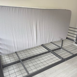 Estructura cama metálica y colchón Ikea