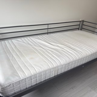 Estructura cama metálica y colchón Ikea