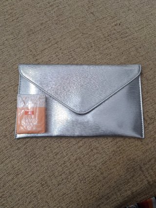 Bolso Clutch Plateado Elegante