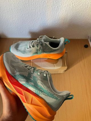 Zapatillas Asics Novablast 5 Talla 43,5