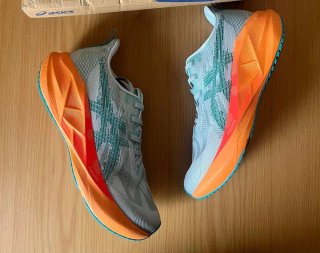 Zapatillas Asics Novablast 5 Talla 43,5