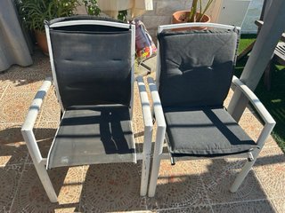 Mesa de jardín con 5 sillas para restaurar Cojine