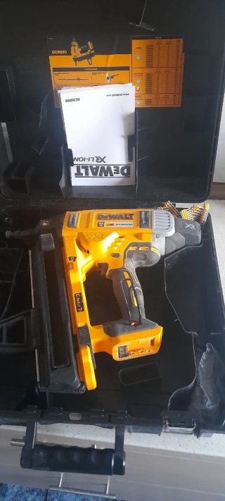 Clavadora y Nivel Láser DeWalt