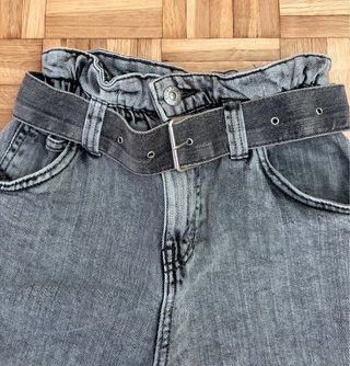 Bershka Shorts Grises con Cinturón