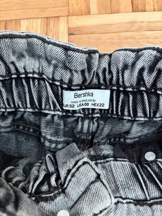 Bershka Shorts Grises con Cinturón