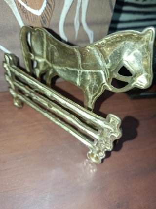 Portacartas o servilletero de latón