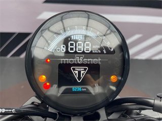 TRIUMPH Trident 660