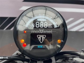TRIUMPH Trident 660