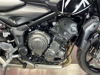 TRIUMPH Trident 660