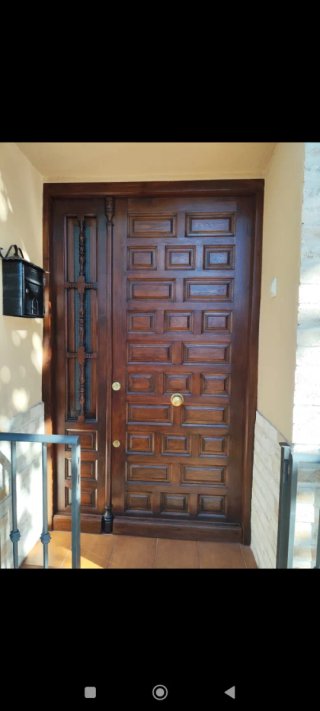 Puerta exterior madera maciza castellana