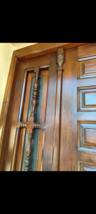 Puerta exterior madera maciza castellana