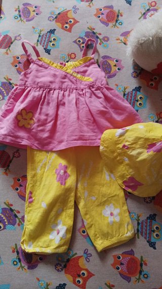 Conjunto niña 12 meses: top, pantalón y gorro