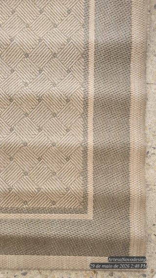 Alfombra beige y gris