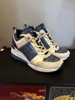 Zapatillas Michael Kors Beige y Azul
