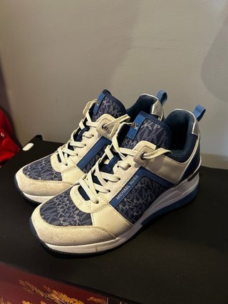 Zapatillas Michael Kors Beige y Azul