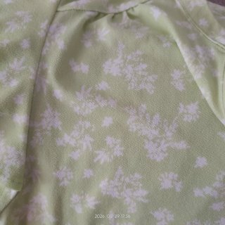 Vestido verde lima estampado floral talla M