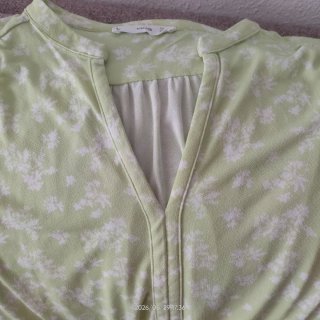 Vestido verde lima estampado floral talla M