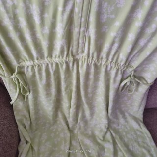 Vestido verde lima estampado floral talla M