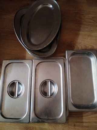 Bandejas metálicas con tapa (9 unidades)