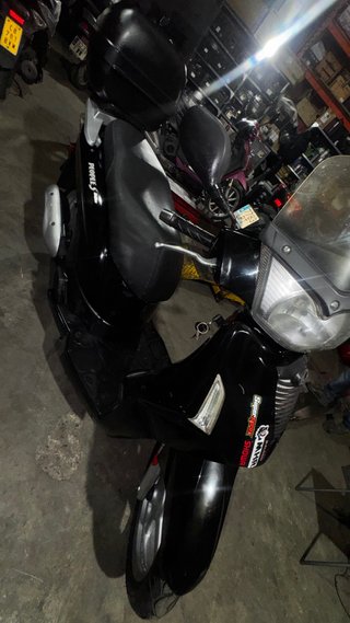 Kymco People 50cc Scooter Automática Negra