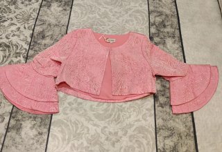 Torera fucsia con volantes