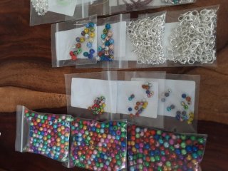 Lote Abalorios Bisutería Multicolor y Plateado