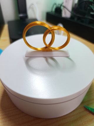 Soporte para tarjetas de boda anillos dorados