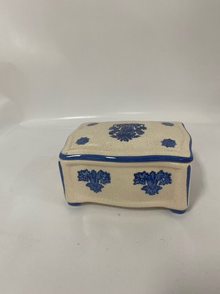 Caja cerámica azul y crema con tapa