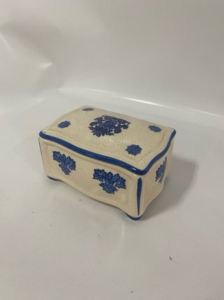 Caja cerámica azul y crema con tapa